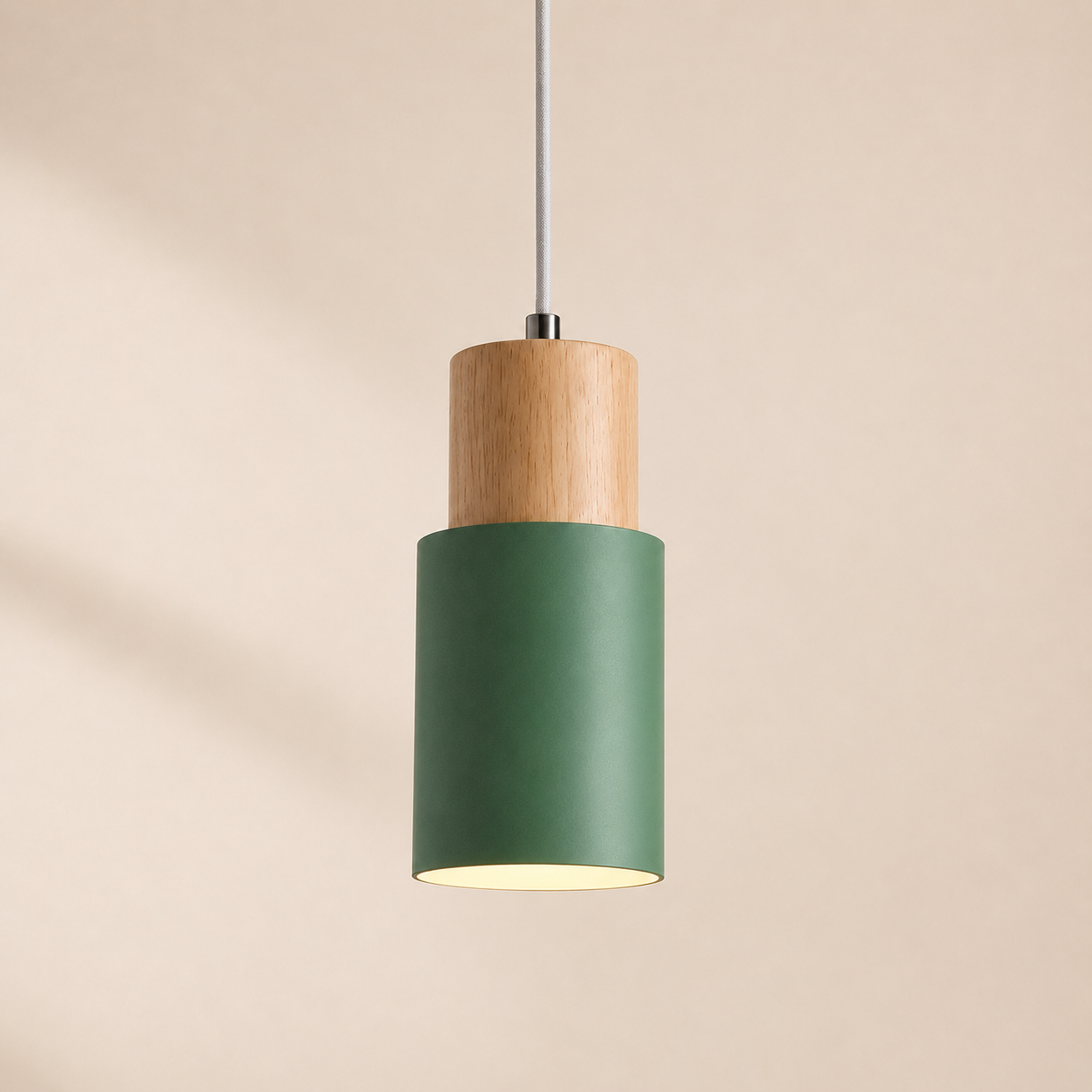 Nowoczesna Lampa Wisząca z Drewna i Metalu – Cylindryczna Lampa Sufitowa z Regulowanym Kablem