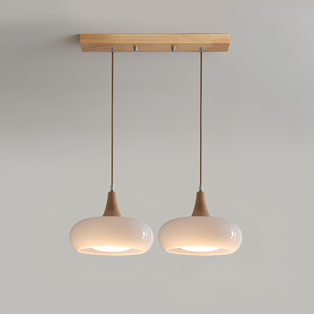 Lampa wisząca z dwoma białymi kloszami na drewnianej listwie 50 cm