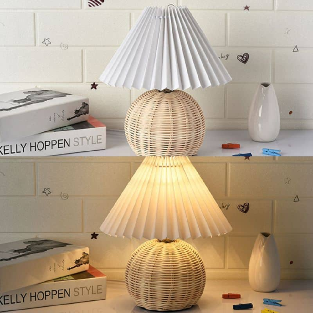 Rattanowa Lampka Stołowa z Plisowanym Kloszem – Retro Lampka Nocna do Sypialni i Salonu