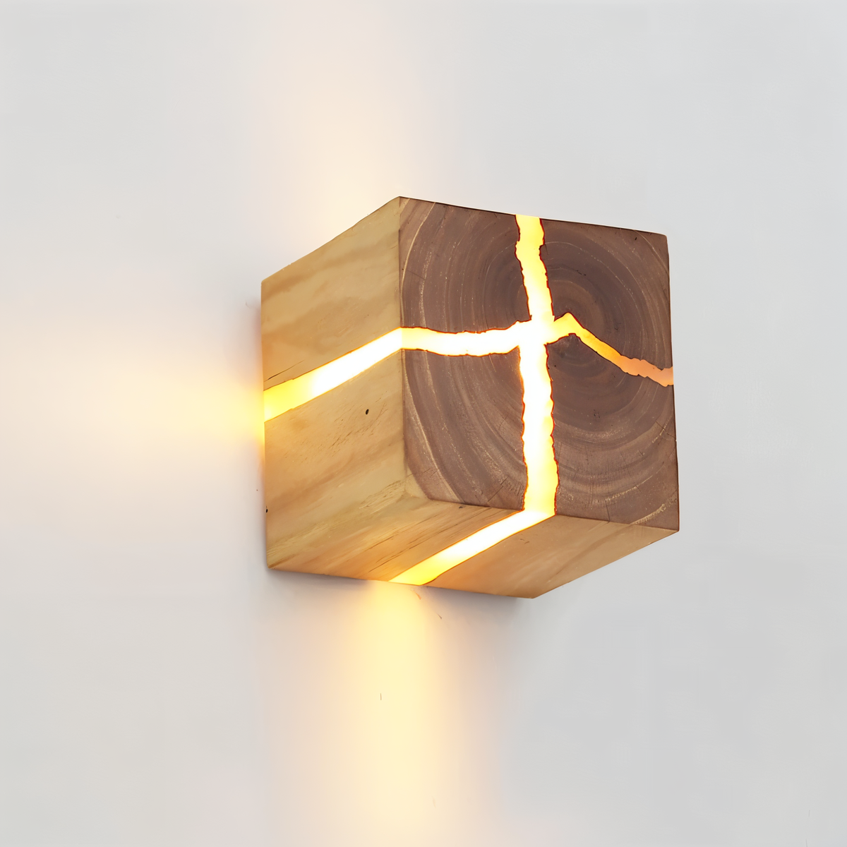 Kinkiet drewniany 8x8 cm z efektem spękanego drewna – mała lampa ścienna, 2 wersje zasilania