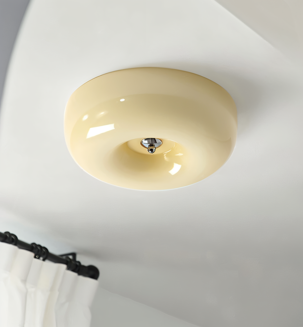 Lampa sufitowa LED donut Ø 32 lub 40 cm – szklany plafon w kolorze kremowym do salonu i sypialni