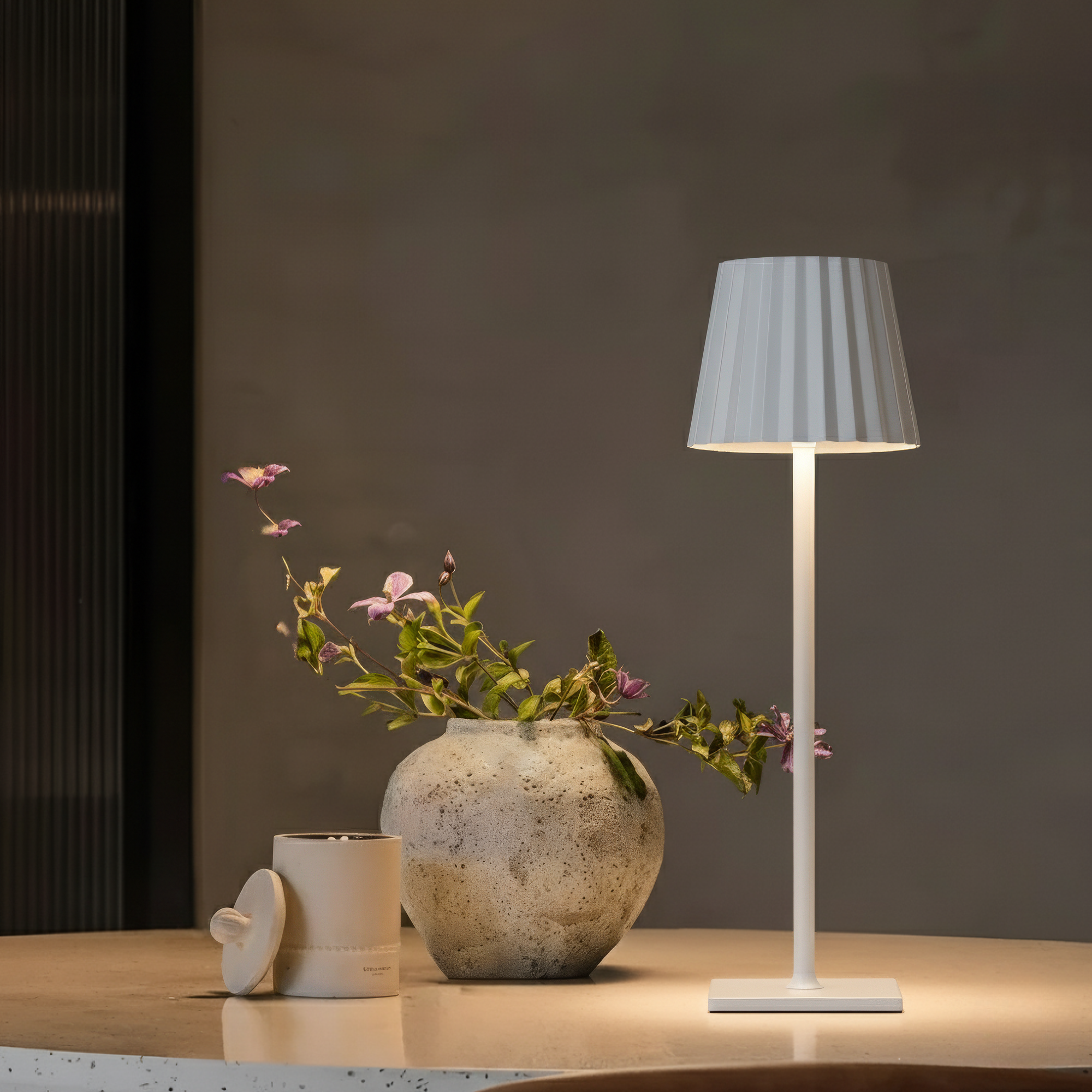 Nowoczesna Bezprzewodowa Lampa Stołowa LED - Eleganckie Aluminium z Ciepłym Światłem do Salonu - 3