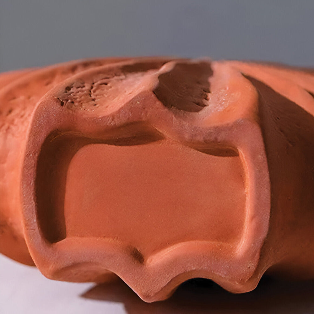 Rustykalny czerwony plisowany wazon ceramiczny – geometryczna doniczka z terakoty 4