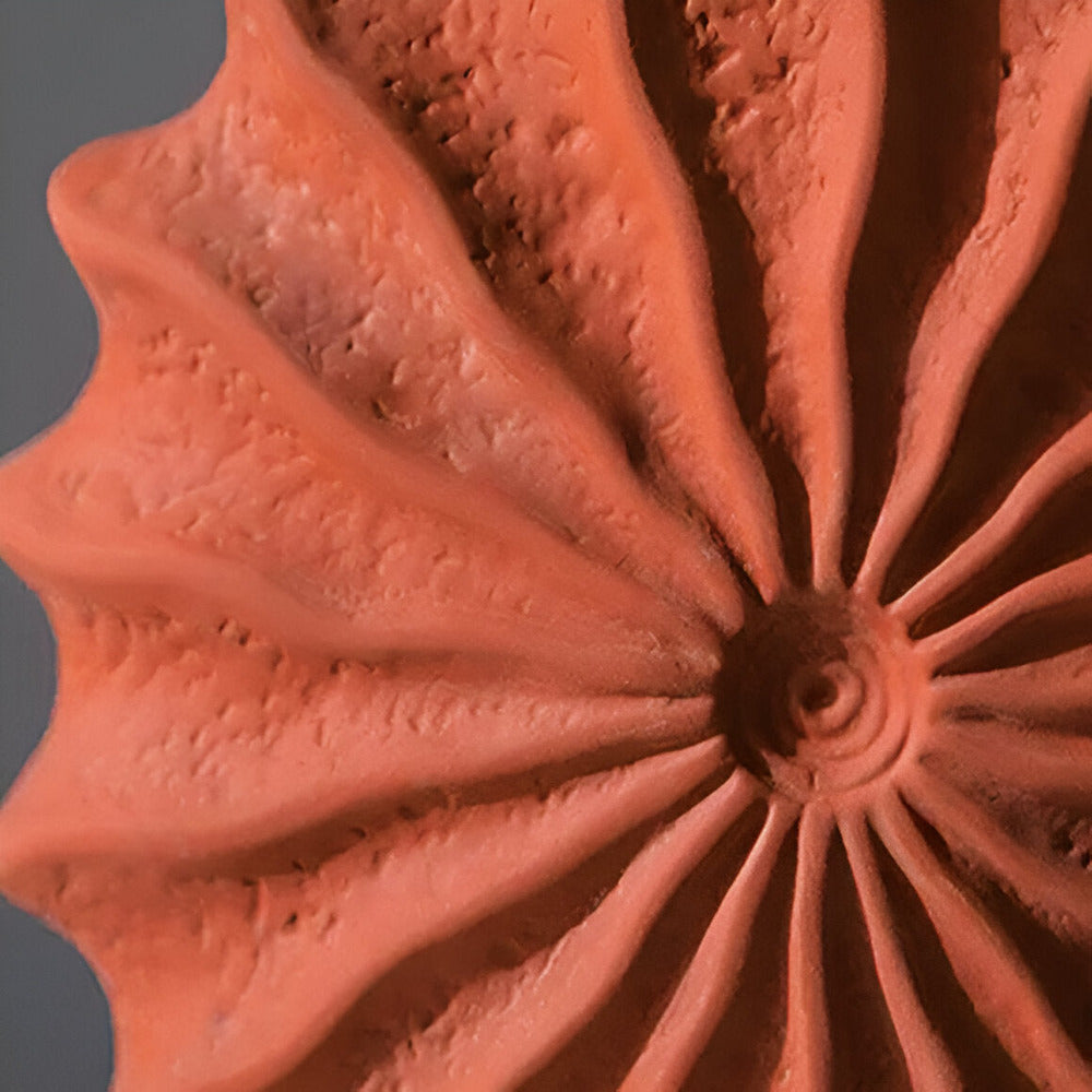 Rustykalny czerwony plisowany wazon ceramiczny – geometryczna doniczka z terakoty 5