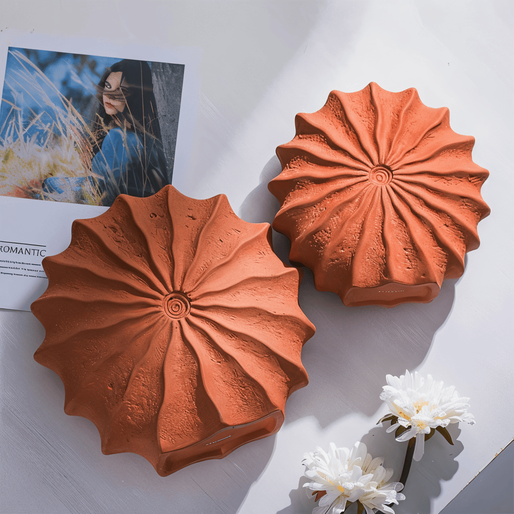 Rustykalny czerwony plisowany wazon ceramiczny – geometryczna doniczka z terakoty 7
