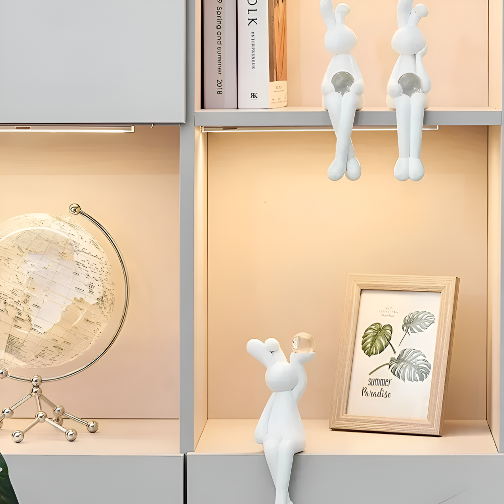 Zajączek wielkanocny figurka z kulą 19 do 22 cm – biała dekoracja z żywicy, 3 wzory