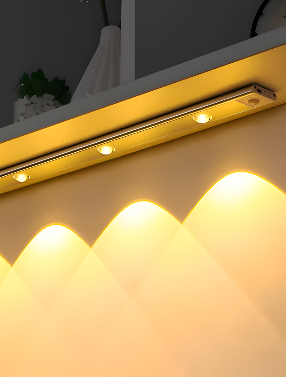 Lampka LED z czujnikiem ruchu z bliska, ciepłe światło