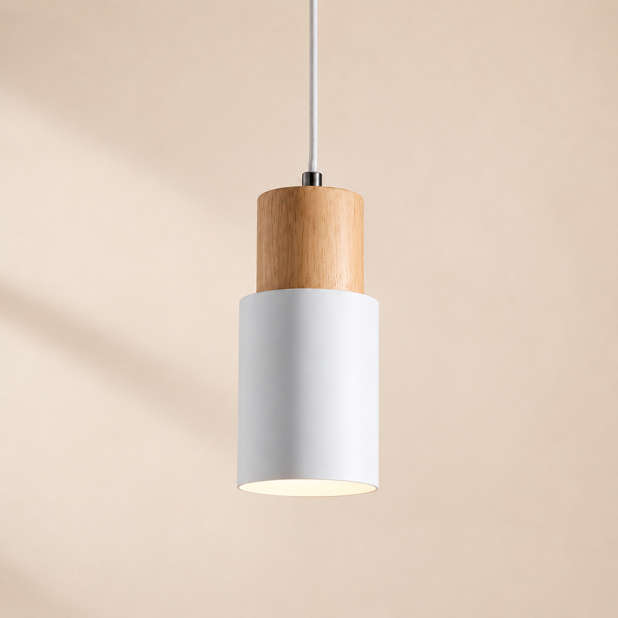 Nowoczesna Lampa Wisząca z Drewna i Metalu – Cylindryczna Lampa Sufitowa z Regulowanym Kablem