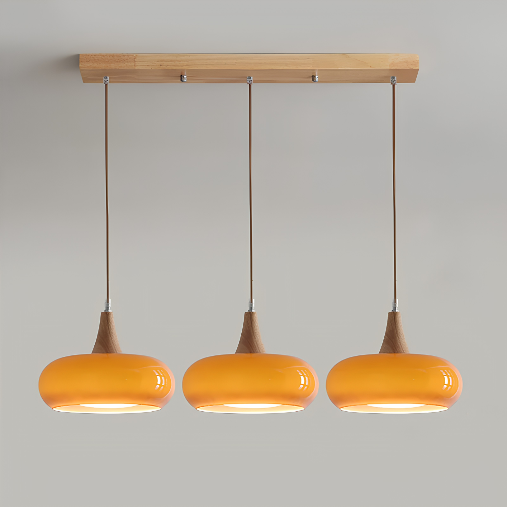 Lampa wisząca z trzema pomarańczowymi kloszami na drewnianej listwie 70 cm