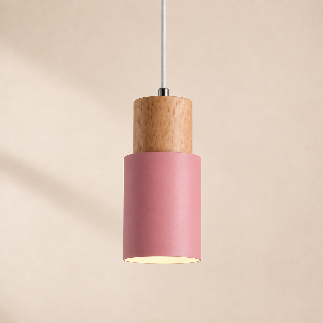 Nowoczesna Lampa Wisząca z Drewna i Metalu – Cylindryczna Lampa Sufitowa z Regulowanym Kablem