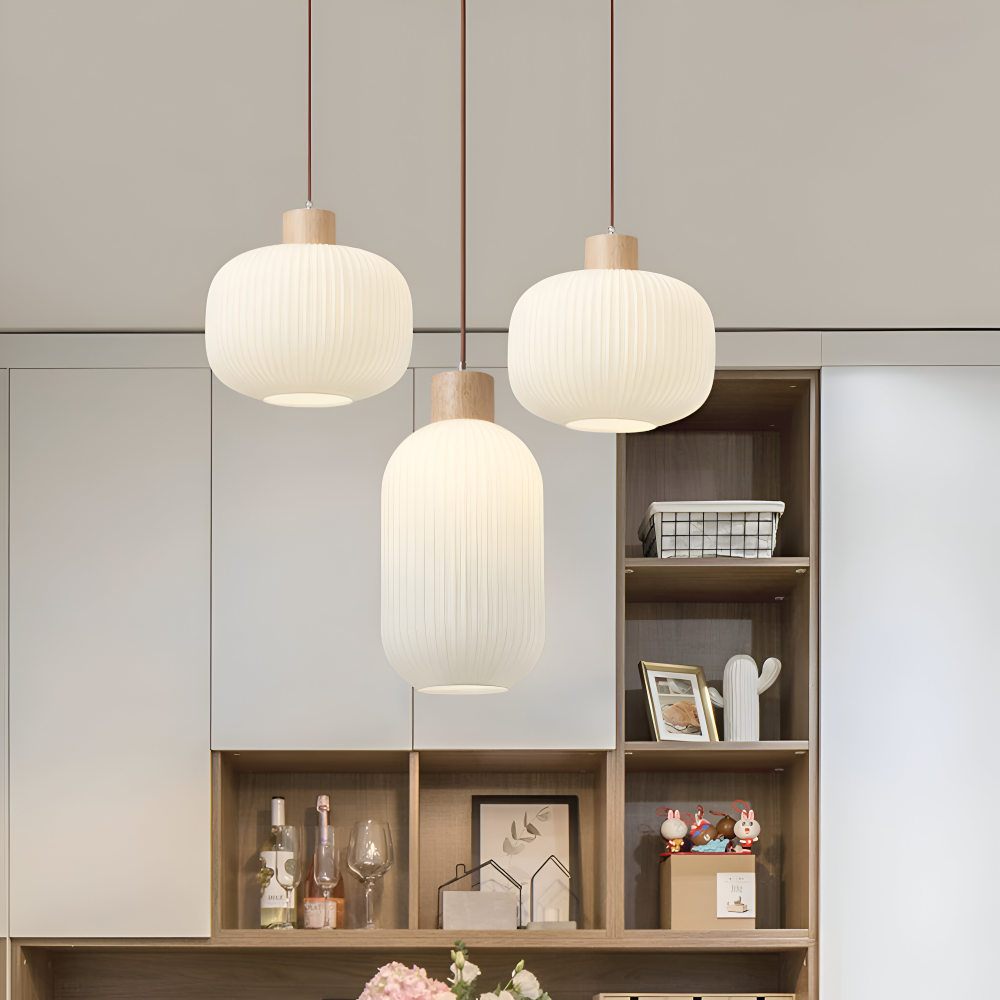 Lampa wisząca japandi z ryflowanego szkła – mleczny klosz z drewnem, 20 lub 30 cm