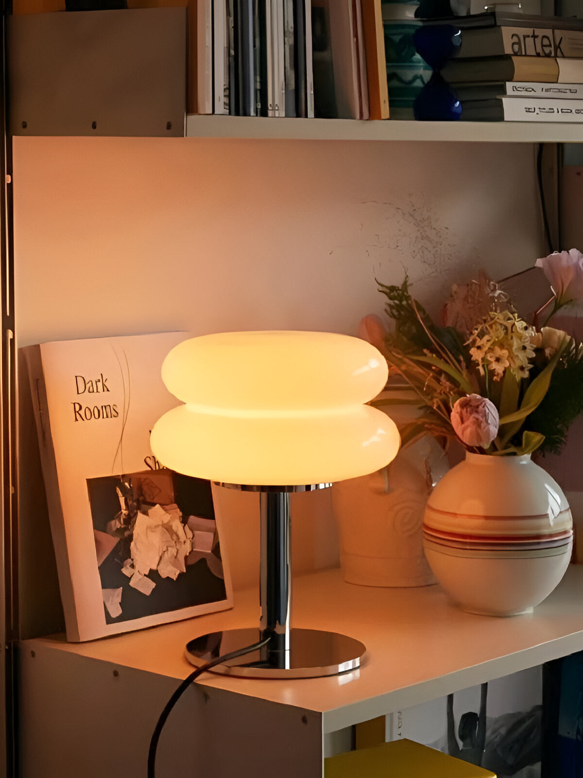 Elegancka Szklana Lampa Stołowa - Ciepłe Odcienie dla Przytulnego Wnętrza 7