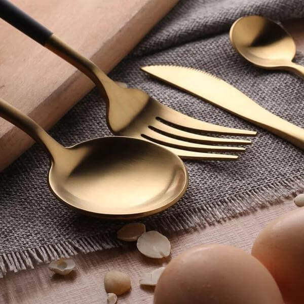 Elegancki Zestaw Sztućców 24-Częściowy - Czarny i Złoty Stal Nierdzewna na Uroczystości 3