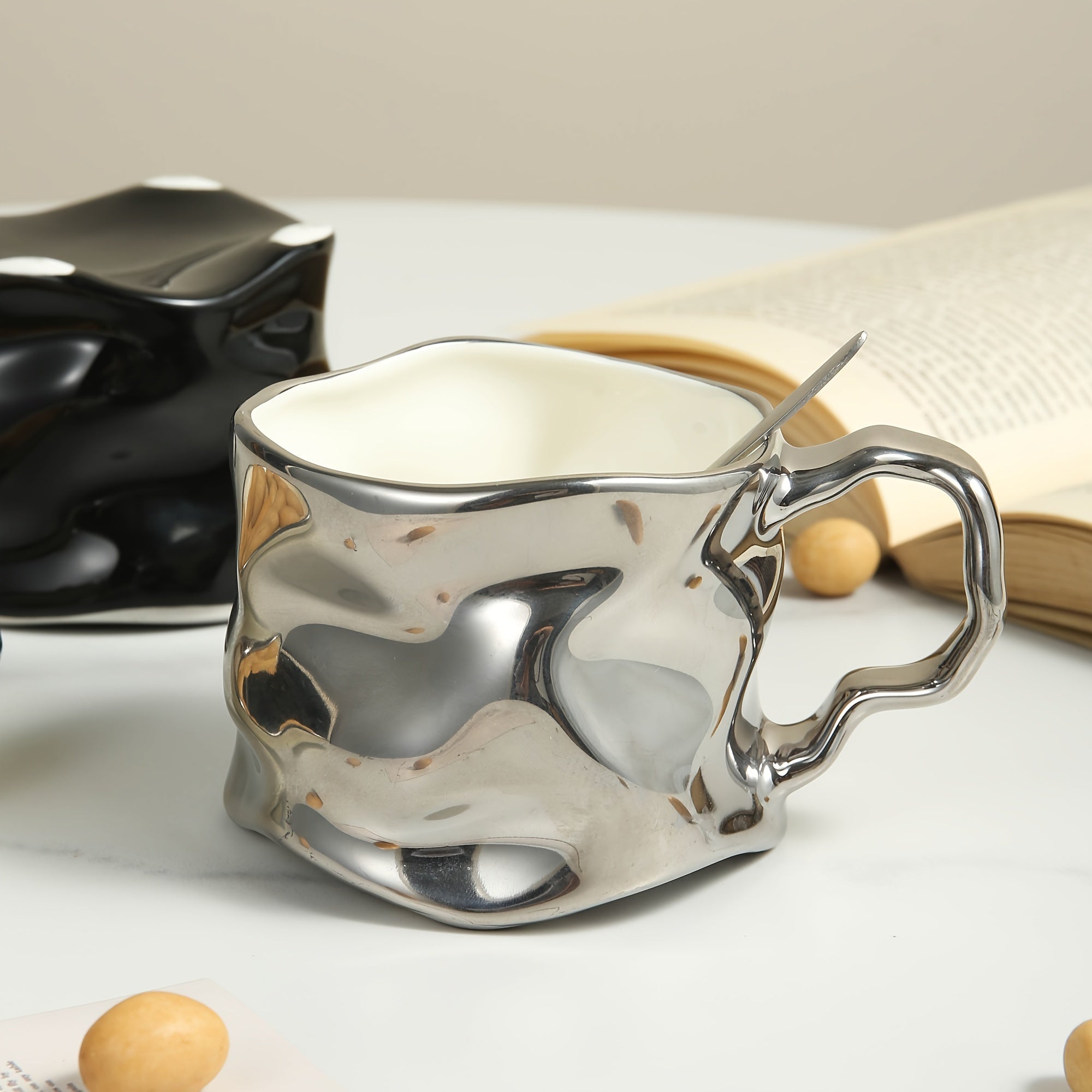 Kreatywny Ceramiczny Kubek - Zmięty Czarny i Srebrnoszary Design do Biura i Domu 0