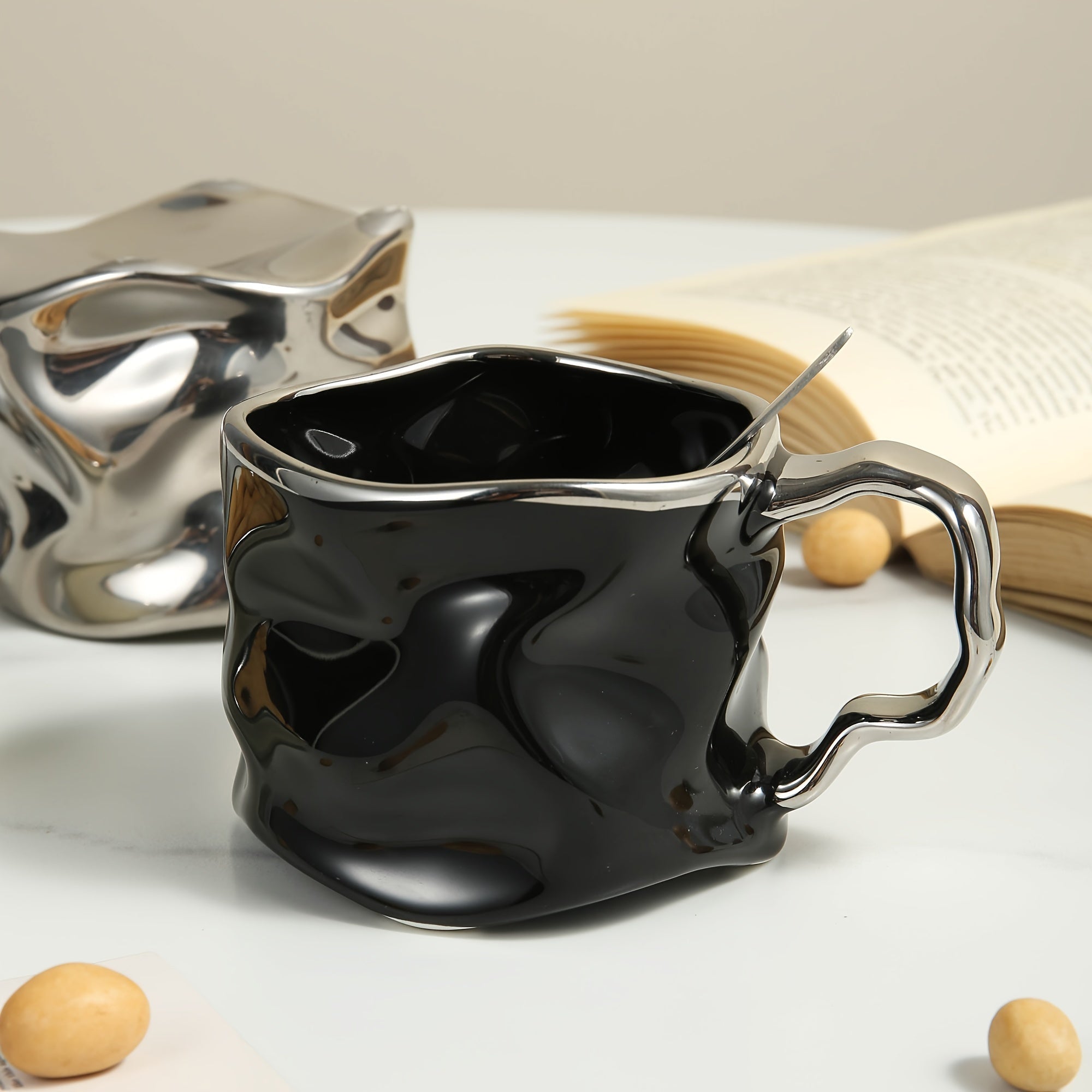 Kreatywny Ceramiczny Kubek - Zmięty Czarny i Srebrnoszary Design do Biura i Domu 3