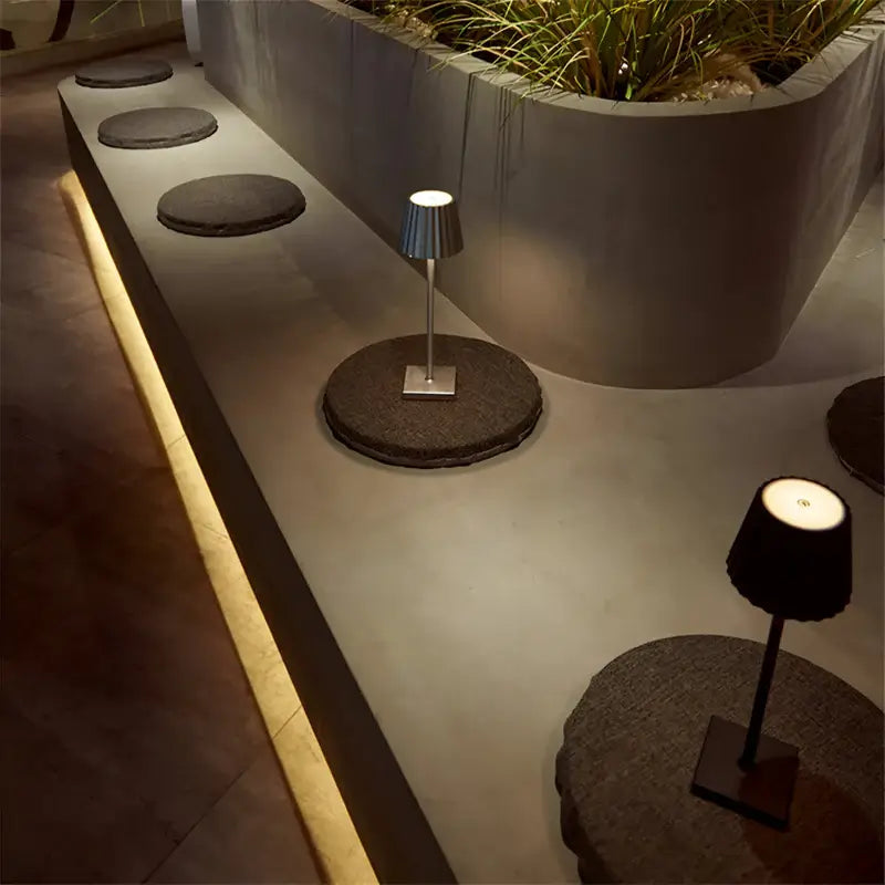Nowoczesna Bezprzewodowa Lampa Stołowa LED - Eleganckie Aluminium z Ciepłym Światłem do Salonu - 7