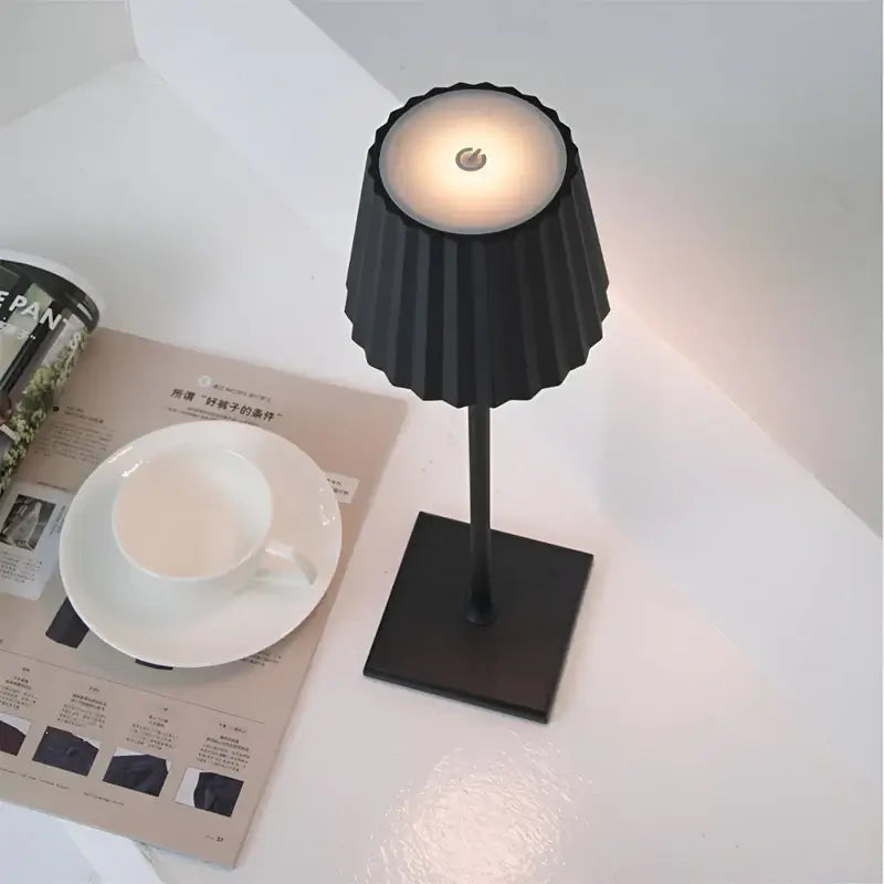 Nowoczesna Bezprzewodowa Lampa Stołowa LED - Eleganckie Aluminium z Ciepłym Światłem do Salonu - 9