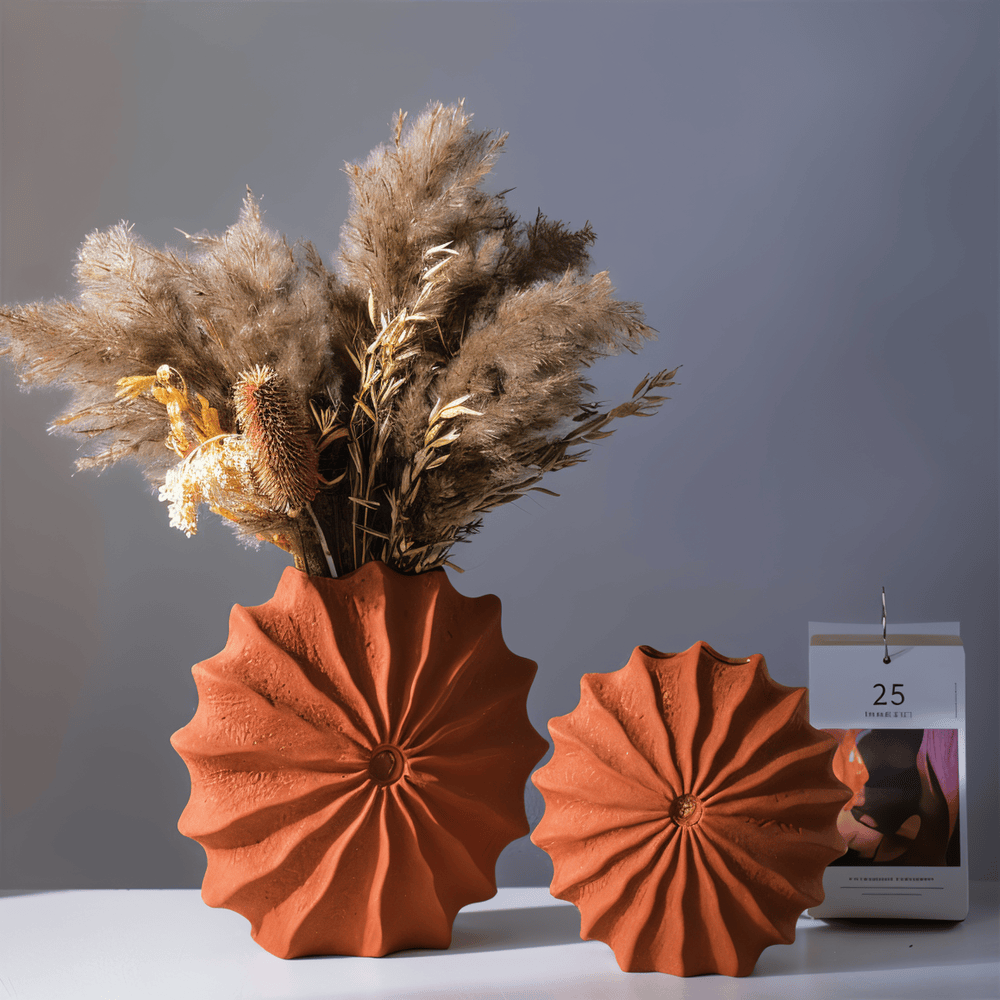 Rustykalny czerwony plisowany wazon ceramiczny – geometryczna doniczka z terakoty 0