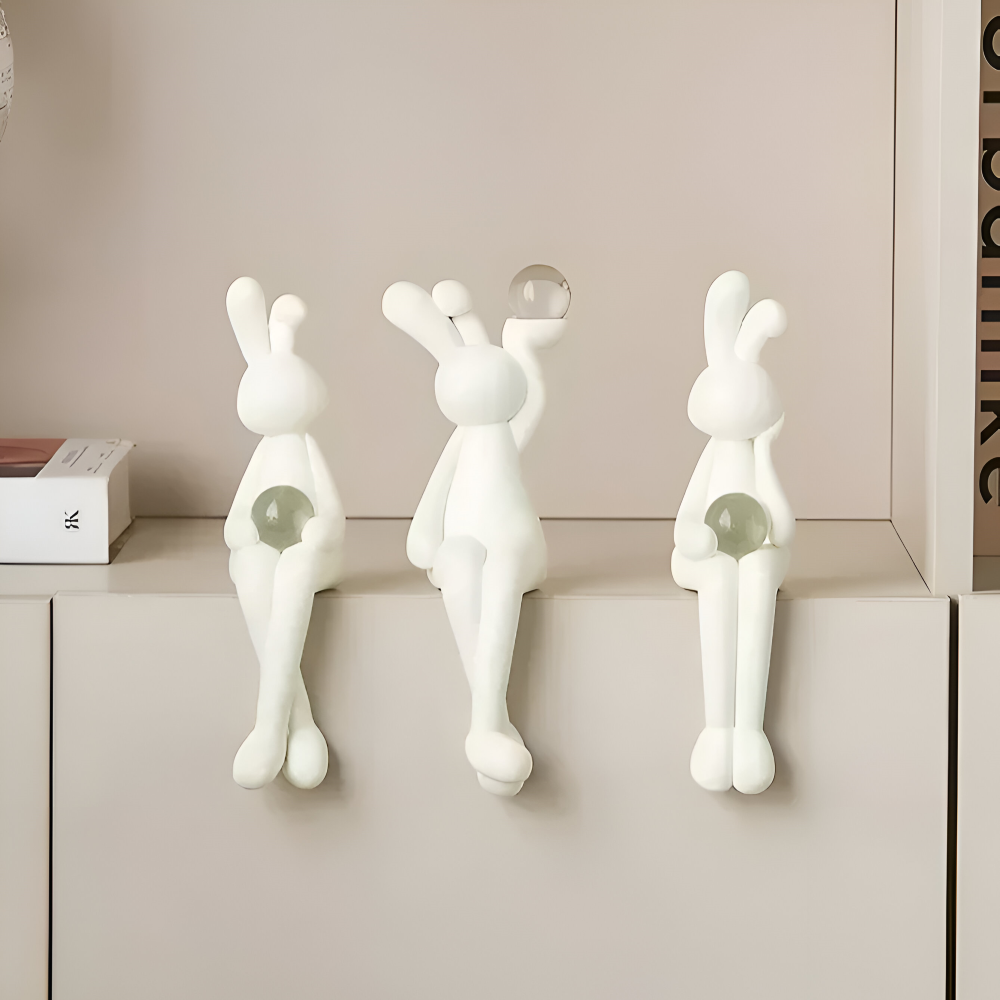 Zajączek wielkanocny figurka z kulą 19 do 22 cm – biała dekoracja z żywicy, 3 wzory
