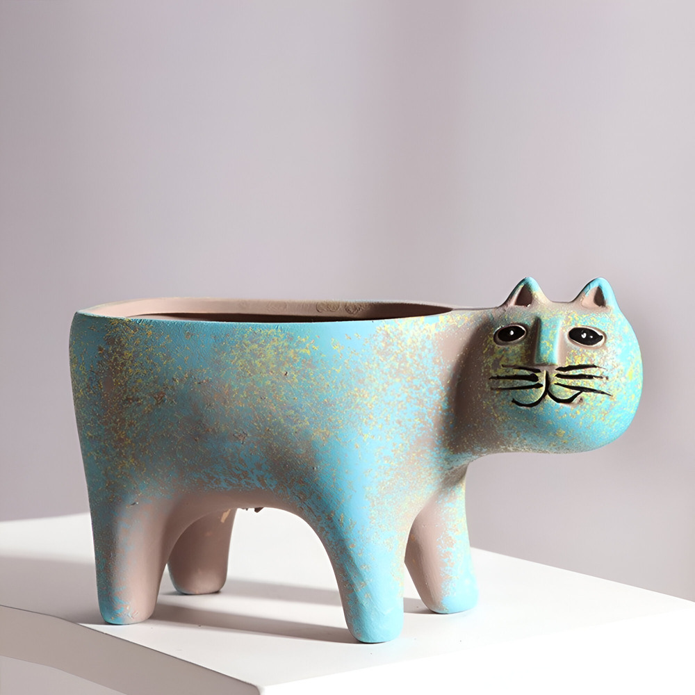 Wnętrze doniczki ceramicznej w kształcie stojącego kota