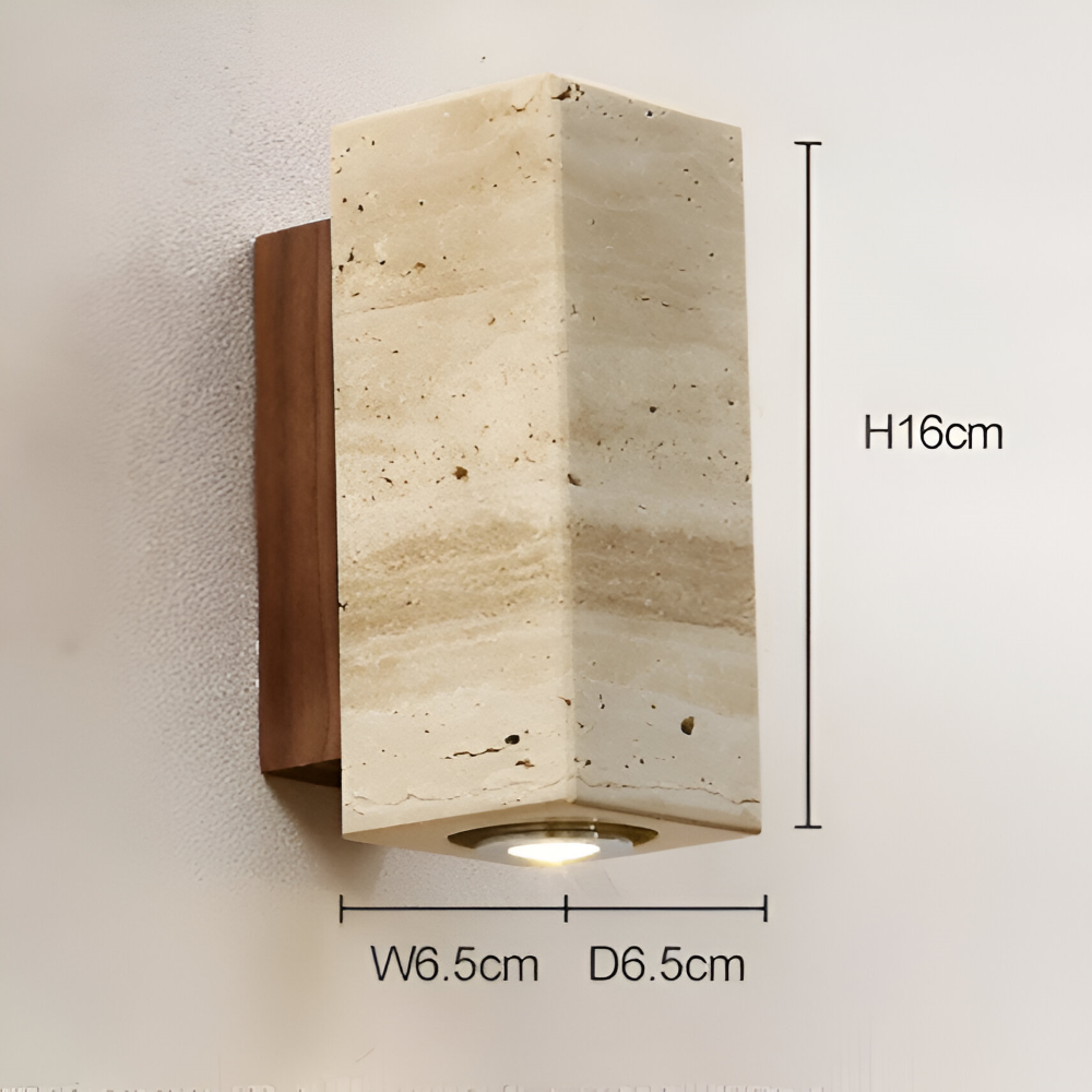 Wymiary kwadratowego kinkietu z trawertynu – 6,5 x 6,5 cm i 16 cm wysokości