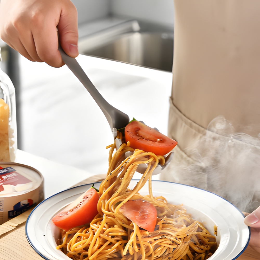 Łyżka do spaghetti khaki z makaronem