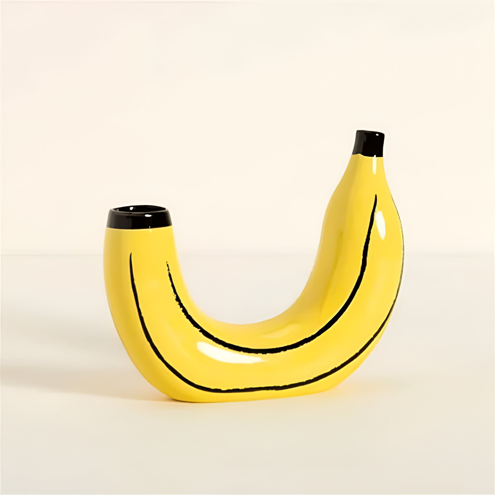 Żółty wazon banan z dwoma otworami na jasnym tle